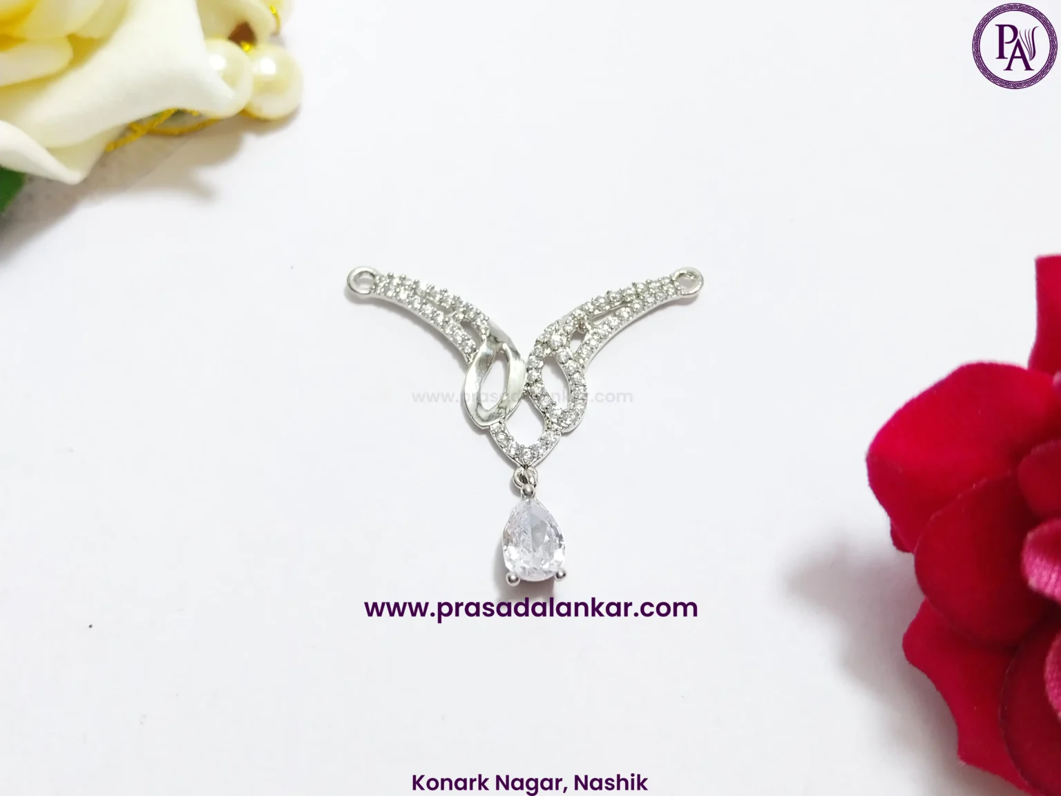 Silver Pendant Necklace – Modern Simplicity
